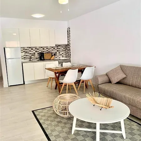 Gold Sand, Huge Terrace, Fast Wi-fi, Sat Tv سان ميغيل ذي أبونا